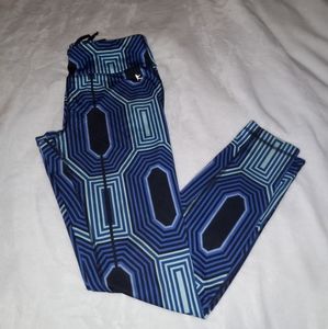 DANSKIN NOW BLUE AND BLACK ACTIVEWEAR PANTS SIZE S.